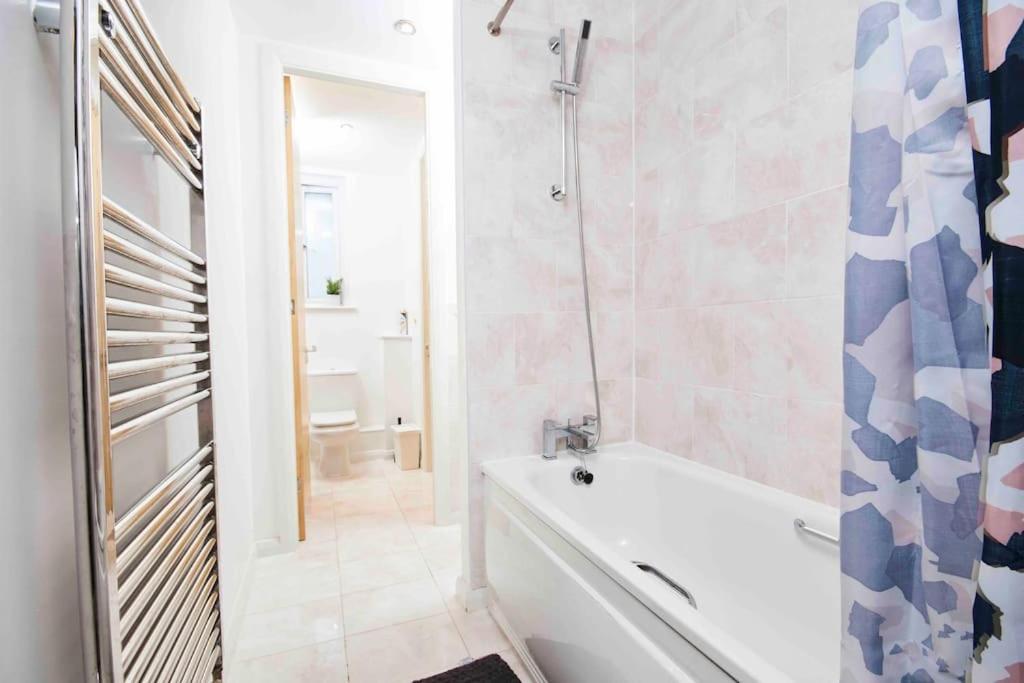Dellehomes- Free Parking, Wfh, Family-Friendly Manchester Kültér fotó