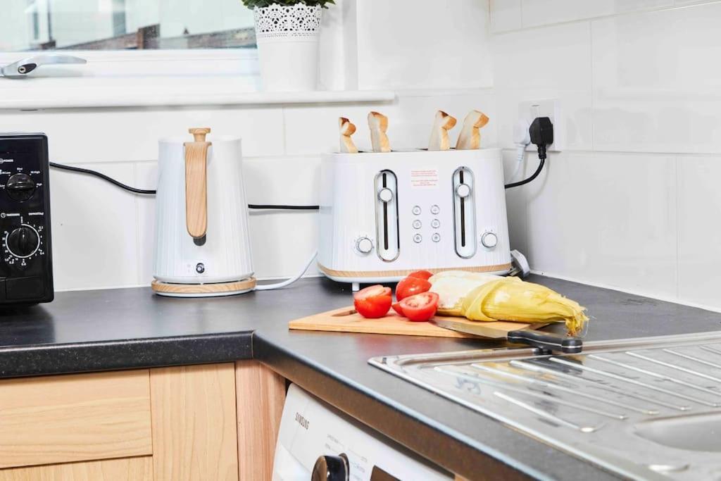 Dellehomes- Free Parking, Wfh, Family-Friendly Manchester Kültér fotó